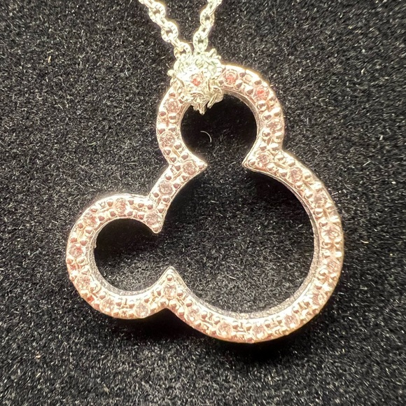 Disney Mickey head crystal necklace! A must for any Disney lover! - Picture 1 of 5